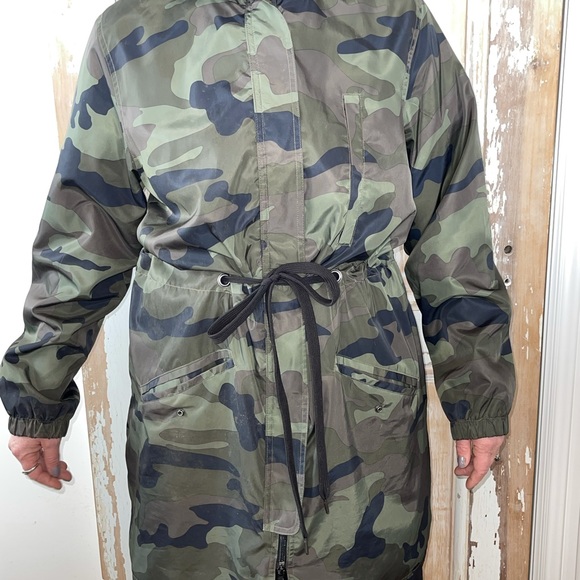Camo wind breaker size 16-18 (Large) - Picture 2 of 11